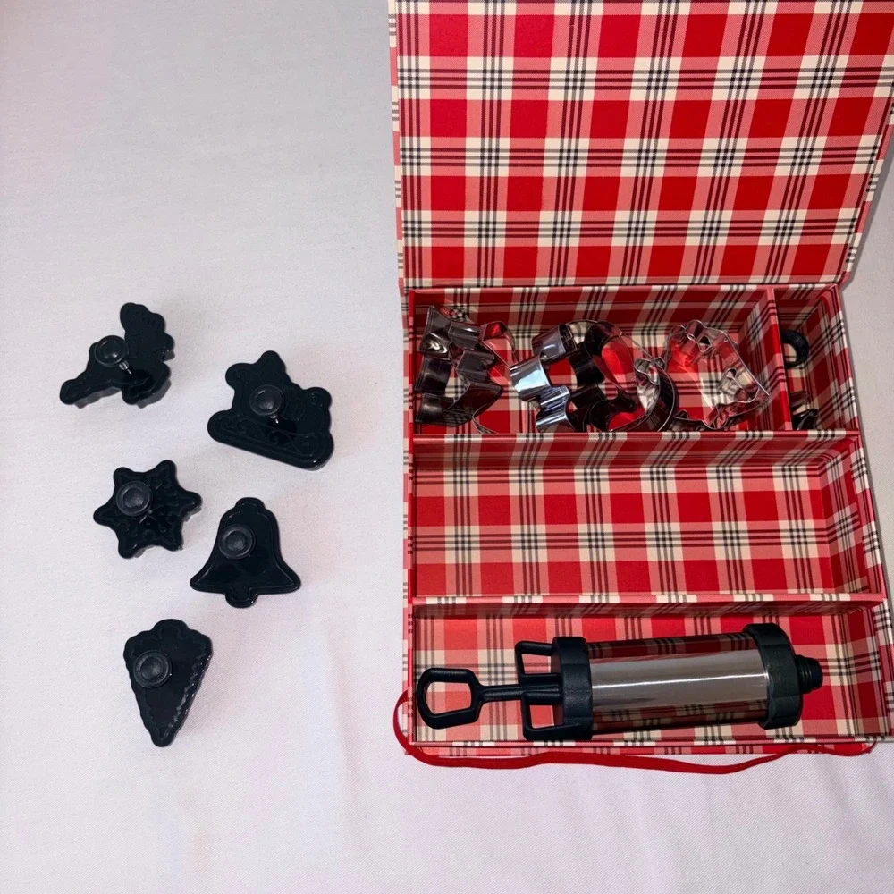 Hearth & Hand Magnolia 18pc Cookie Decorating Kit Stainless Steel Christmas Red